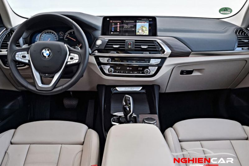 Khoang lái BMW X3 2022
