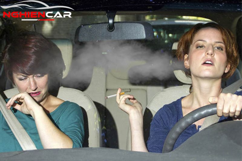 Nguyên nhân gây ra mùi hôi ô tô từ khói thuốc lá 