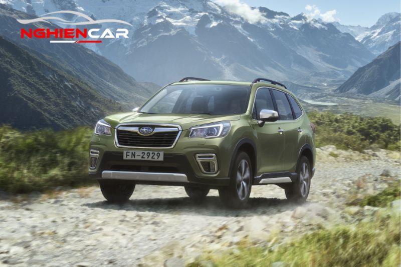 gia ban Mitsubishi Outlander vs Subaru Forester