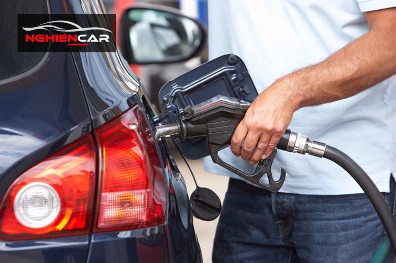 Làm thế nào để kiểm tra nhiên liệu trong xe ô tô?